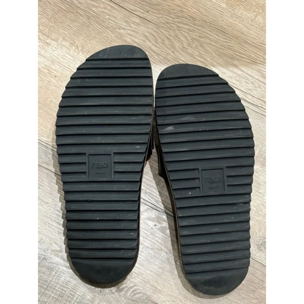 Fendi Men’s Black Logo Slide Sandals